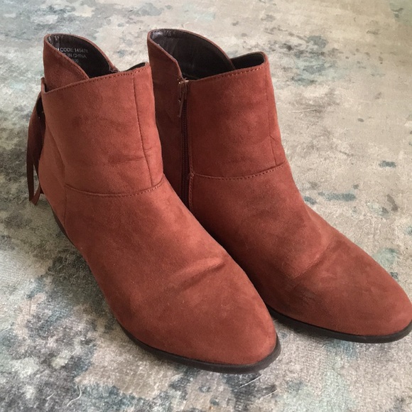 Boots - Picture 3 of 4